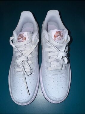 Nike Air Force 1 Grade School (GS) White/Gray Sneakers size 6Y